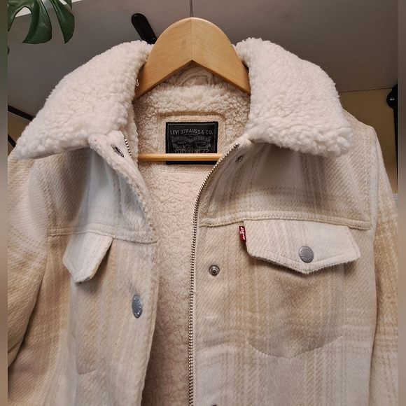 Levis Sherpa Trucker Jacket - Picture 2 of 7
